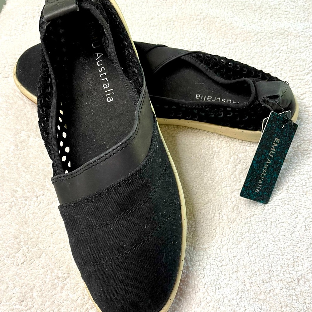 EMU Australia 'Meroo' Womens flats. NWT, Size 9